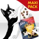 Een speelse zwart-witte kat die reikt naar kleurrijke kattentraktaties die uit een doos vallen, gelabeld 'Felix Knabber Mix Maxi Pack 200g' met '2 kcal per traktatie.'
