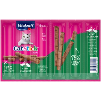 Emballage Vitakraft CatStick classique présentant 6 bâtonnets, étiquetés "95% Extra Meaty", avec des saveurs de canard et de lapin.