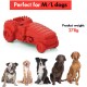 Rotes Gummihundespielzeug in Form eines Lastwagens, beschriftet mit "Perfekt für M/L Hunde", mit einem Produktgewicht von 278 g, neben fünf sitzenden Hunden.