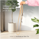Eine Person hält eine beige Hundeleine in einem hellen Raum mit einer Pflanze. Text: 'Liebevoll in den Niederlanden produziert' und 'Lasse nur das Beste.'