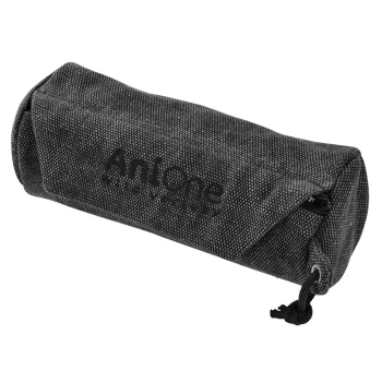 Zwarte huisdieraccessoire tas met het logo 'Antone' prominent weergegeven, met een ritssluiting en trekkoord.