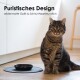 Eine getigerte Katze sitzt neben einer eleganten schwarzen Haustierschüssel auf einem Holzboden, mit dem Text "Puristisches Design" darüber.