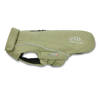 Olivgrüne Hundejacke mit reflektierenden Paspeln, 'outdoor DOGZ-WEAR'-Logo und WOLTERS-Label.