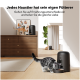 Eine graue getigerte Katze frisst aus einem schwarzen Futterspender in einem gemütlichen Raum, mit einer roten Katze im Hintergrund. Text: "Jedes Haustier hat seinen eigenen Futterspender..."