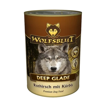 Eine Dose Wolfsblut Deep Glade Premium-Hundefutter mit dem Gesicht eines Wolfes auf dem Etikett, mit dem Text 'Rothirsch mit Kürbis.'