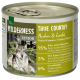 Eine Dose Real Nature Wilderness True Country Senior Haustierfutter mit einem Wolf auf dem Etikett, mit 95% Huhn und Lachs als Zutaten.