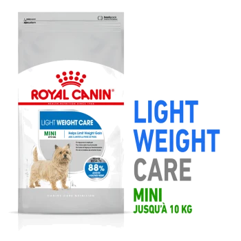 Sac de nourriture pour chiens Royal Canin Light Weight Care, présentant une illustration de petit chien, prétend aider à limiter la prise de poids pour les chiens jusqu'à 10 kg.