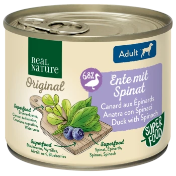 Dose mit Hundefutter, beschriftet mit "Real Nature Original", das Ente mit Spinat enthält, 68% Entenanteil, und hervorgehobene Superfoods wie Spinat und Heidelbeeren.