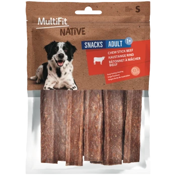 Paquet de friandises pour chiens MultiFit Native avec un chien noir et blanc souriant, étiqueté «SNACKS ADULT 1+» et «CHEW STICK BEEF», avec des bâtonnets de bœuf visibles.