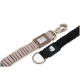 Zwei Bungee-Hundeleinen (beige und schwarz) mit Metallclip, O-Ring und Etikett mit "Max & Molly" und weißem Hundesymbol.