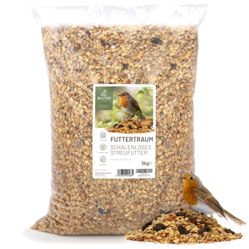 Ein 5-kg-Beutel Vogelfutter mit der Aufschrift "FUTTERTRAUM SCHALENLOSES STREUFUTTER" mit einem Rotkehlchen auf der Vorderseite und einem kleinen Haufen Samen davor.