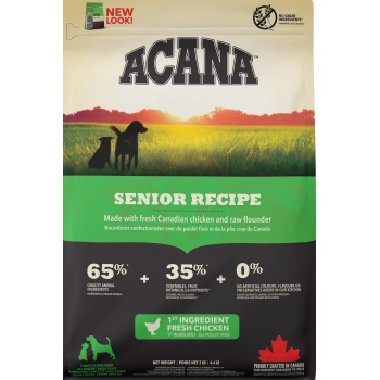 Sac de nourriture pour chiens ACANA Senior Recipe avec deux chiens dans un champ herbeux au coucher du soleil, mettant en avant du poulet canadien frais, de la sole crue et sans céréales.