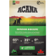 Sac de nourriture pour chiens ACANA Senior Recipe avec deux chiens dans un champ herbeux au coucher du soleil, mettant en avant du poulet canadien frais, de la sole crue et sans céréales.