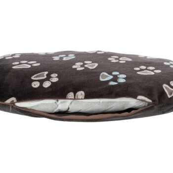 Rundes Haustierbett mit einem weichen, dunkelbraunen Stoff, der Muster von hellblauen und cremefarbenen Pfotenabdrücken zeigt.