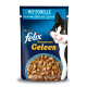 Verpackung von Katzenfutter mit Felix Sensationen in Gelee mit Forelle und Spinat, neben einem Bild einer verspielten schwarz-weißen Katze.
