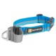 Blauer Hundehalsband mit reflektierenden grauen Streifen, ausgestattet mit einem Metallclip und einem schwarzen Etikett mit 'RUFFWEAR' und einem Hundelogo.
