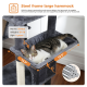 Eine getigerte Katze namens Simba, die 8,4 lb wiegt und 4 Jahre alt ist, entspannt sich in einer plüschigen, grauen Hängematte auf einem Katzenbaum, mit den Abmessungen 12,2" x 19,7".