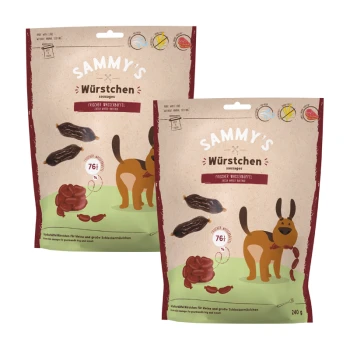 Zwei Beutel von Sammy's Würstchen Hundeleckerlis, mit einem Cartoon-Hund und Text, der "Frischer Wasserbüffel" und "76%" angibt. Jeder Beutel wiegt 240g.