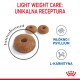 Karma dla zwierząt Light Weight Care z trzema brązowymi kawałkami w kształcie pączków. Tekst brzmi "UNIKALNA RECEPTURA," "WŁÓKNO I PSYLLIUM," "L-KARNITYNA."
