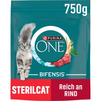 Verpackung von Purina ONE Bifensis Katzenfutter mit einer grauen getigerten Katze, 750 g Größe, beschriftet mit 'STERILCAT' und 'Reich an RIND ALS ZUTAT NR. 1.'