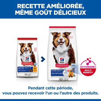 Sacs de nourriture pour chiens Hill's Science Plan Mature Adult 7+ avec un chien heureux et texte en français sur la recette améliorée et les bienfaits.