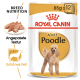 Royal Canin Adult Pudel Hundefutterverpackung, mit einem Bild eines Pudels, mit Text, der die Rassenernährung und Textur hervorhebt.