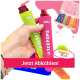 Eine Hand hält rosa und grüne Eisformen mit sichtbarem "#ICEPOPS", und eine Box mit verschiedenen Formen im Hintergrund. "Jetzt Abkühlen!" steht in Rot.