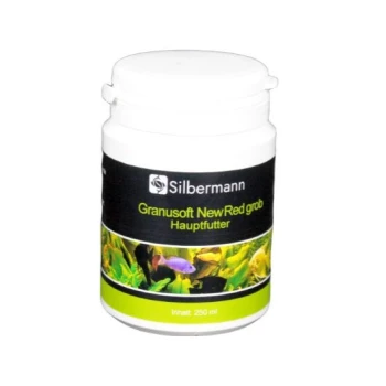 Weißer Behälter mit Fischfutter, beschriftet mit 'Silbermann Granusoft New Red grob Hauptfutter', mit einem grünen Band und aquatischen Bildern.