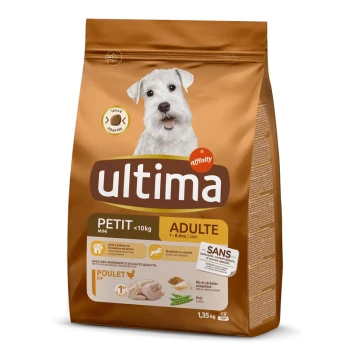 Sac de nourriture pour chiens étiqueté "Ultima" pour les petits chiens adultes de moins de 10 kg, présentant un chien souriant, avec du poulet comme ingrédient principal.