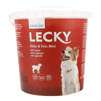 Roter Behälter mit LECKY Hundeleckerlis, beschriftet mit "Klein & Fein Mini" mit Lamm, mit einem Hundebild und Hinweisen auf glutenfrei und weichen Snack.