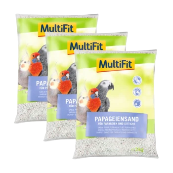 Drei Säcke MultiFit Papageiensand, beschriftet mit 'Papageiensand für Papageien und Sittiche', mit bunten Papageienbildern.