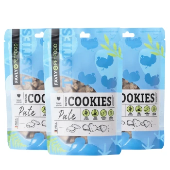 Drei Tüten Favly Petfood TASTIES Nature Cookies für Haustiere, blaues Design mit Vögeln, beschriftet "Pute," ohne Zusatzstoffe oder Zucker, haustierfreundlich.