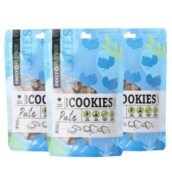 Drei Tüten Favly Petfood TASTIES Nature Cookies für Haustiere, blaues Design mit Vögeln, beschriftet "Pute," ohne Zusatzstoffe oder Zucker, haustierfreundlich.