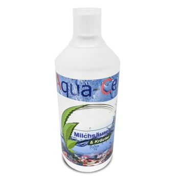 Aqua-Clean-Flasche mit einem blauen Etikett mit Wassertropfen, Text "Milchsäurebakterien & Kräuter" und einem grünen Blätterdesign.