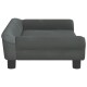 Graues Haustiersofa mit modernem Design, mit gepolstertem Rücken und abgerundeten Kanten, auf kurzen schwarzen Beinen.