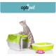 Eine silberne Tabby-Katze steht neben einem grünen Haustierträger und einer passenden Katzentoilette, mit einer rosa Futterschüssel davor. Das Logo 'optipet' ist darüber angezeigt.