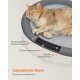 Eine schlafende Katze auf einem gepolsterten runden Haustierbett mit einem Stahlrahmen, mit "Gepolsterter Rand" und "Bequeme Kopfstütze."