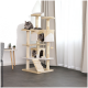 Ein beiger Katzenbaum mit mehreren Ebenen, auf dem drei flauschige Katzen auf verschiedenen Plattformen und in gemütlichen Verstecken faulenzen.