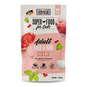 Die Verpackung von MAC's Super Food für Katzen mit Adult Kalb & Rind, mit Cranberries und Katzenminze, hebt den hohen Fleischanteil und die Getreidefreiheit hervor.