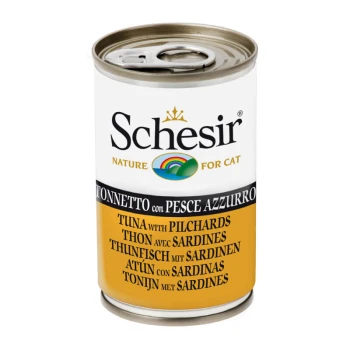 Schesir Dosen-Katzenfutter mit Thunfisch und Sardinen, in mehreren Sprachen beschriftet, darunter Englisch, Französisch und Spanisch.