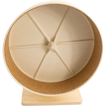 Ø 27 cm Kunstofflaufrad beige Ein beiges Laufrad für kleine Haustiere, mit einer Korkoberfläche und einem stabilen Holzsockel, entworfen für sichere und unterhaltsame Aktivitäten.