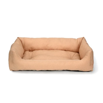 Un lit pour animaux rectangulaire et confortable de couleur pêche douce avec un motif en chevrons, doté de bords surélevés pour le confort.