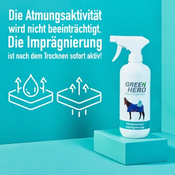 Sprühflasche von GREEN HERO Pferdedecken Imprägnierung auf einem türkisfarbenen Hintergrund, mit Text über Atmungsaktivität und Aktivierung nach dem Trocknen.