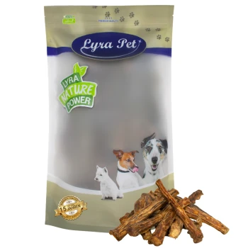 Ochsenschwanz natur 1 kg Lyra Pet Hundeleckerlipackung mit drei Hunden auf der Vorderseite, beschriftet mit "Lyra Nature Power" und "100% natürlich", mit einem Stapel Leckerlis davor.