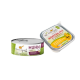 Zwei Haustierfutterprodukte: eine Dose mit der Aufschrift "I love my cat Huhn Chicken" und ein Tablett mit der Aufschrift "Insekten Paté mit Kürbis-Stoppeln," mit einer Katzen-Grafik.