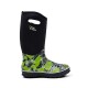 Schwarzer und grüner gemusterter Gummistiefel mit einem Griff, der das Logo "Two Tracks" an der Seite trägt.