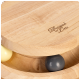 Holzhaustierspielzeug mit einem Deckel, mit einem Logo "Designed by Lotte" und zwei bunten Bällen (gelb und grau), die teilweise sichtbar sind.
