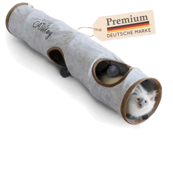 Ein flauschiges weißes Kätzchen schaut aus einem grauen Katzentunnel mit braunem Rand heraus, mit dem Text 'Jeder Tag ist ein CATday' und einem Premium-Etikett.