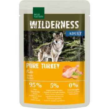 Die Verpackung von Wilderness Adult Pure Turkey Hundefutter zeigt einen Wolf im Wald und betont 95% Truthahn und keine zusätzlichen Körner.
