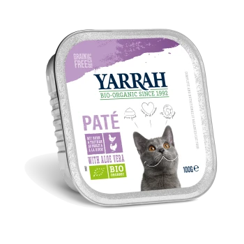 Tacka pasztetu Yarrah Bio‑Organic z szarym kotem; napisy „BIO‑ORGANIC SINCE 1992”, „PASZTET”, „Z ALOE VERA”, „100 g”